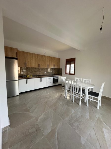 Tirane, jepet me qera apartament 2+1+Ballkon Kati 3, 149 m² 600 € (Astir , rruga stefan shundi)