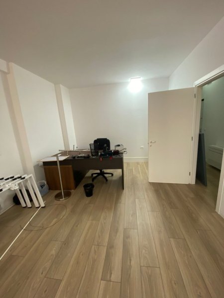 Tirane, jepet me qera ambjent biznesi Kati 1, 140 m² 2.500 € (rruga e durresit , rruga e kavajes , qender)