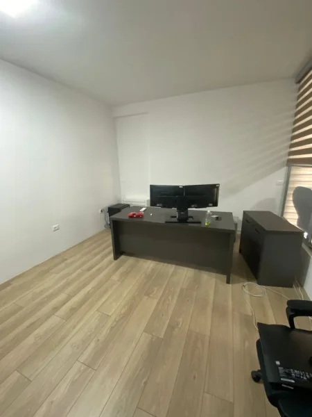 Tirane, jepet me qera ambjent biznesi Kati 1, 140 m² 2.500 € (rruga e durresit , rruga e kavajes , qender)