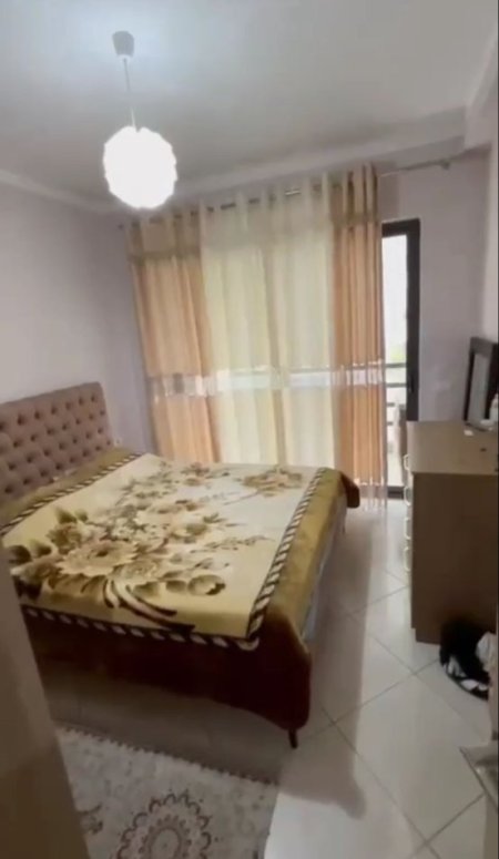 Tirane, jepet me qera apartament Kati 4, 65 m² 370 € (Pallatet Cabej prane kmy)