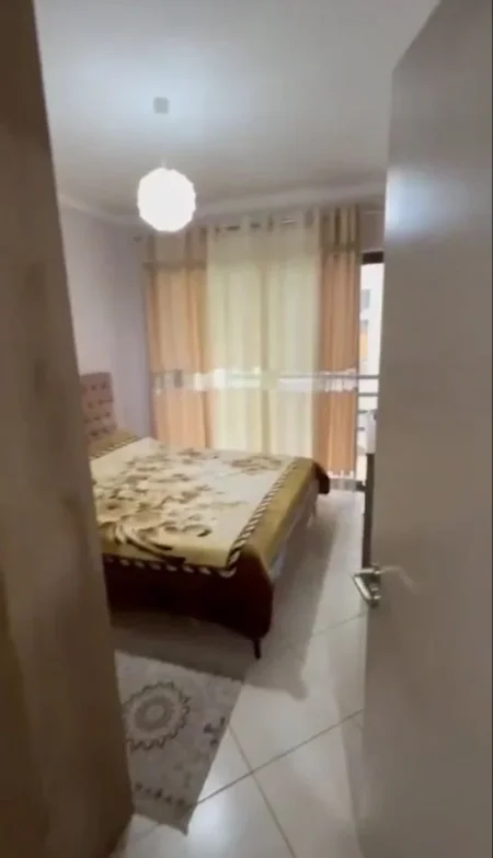 Tirane, jepet me qera apartament Kati 4, 65 m² 370 € (Pallatet Cabej prane kmy)