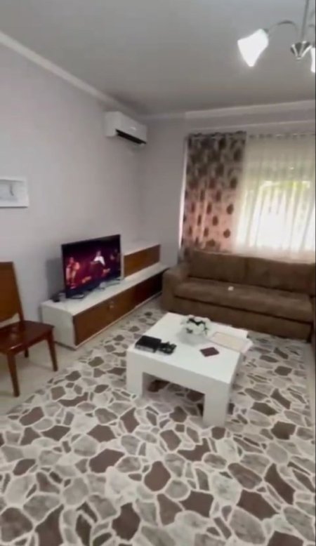 Tirane, jepet me qera apartament Kati 4, 65 m² 370 € (Pallatet Cabej prane kmy)