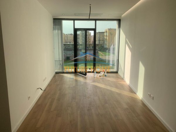 Tirane, jepet me qera apartament 2+1+Ballkon Kati 3, 93 m² 1.000 € (Lake View)