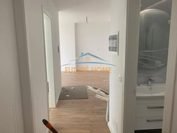 Tirane, jepet me qera apartament 2+1+Ballkon Kati 3, 93 m² 1.000 € (Lake View)