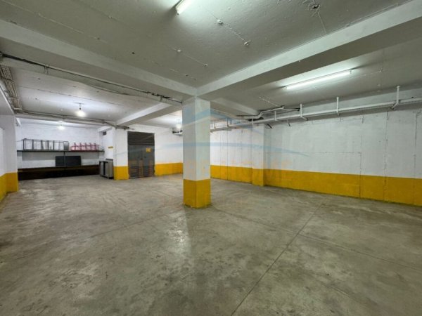 Tirane, shitet garazh Kati -1, 125 m² 125.000 € (RRUGA 5 MAJ)