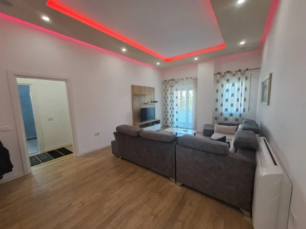 Tirane, Apartament 2+1 me qira Kati -1, 135 m² 750 € (Liqeni Thate)