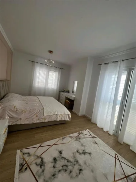 Tirane, jepet me qera apartament 3+1+Aneks+Ballkon Kati 7, 175 m² 950 € (KTHESA E KAMZES)