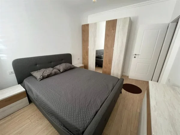 Tirane, jepet me qera apartament 3+1+Aneks+Ballkon Kati 7, 175 m² 950 € (KTHESA E KAMZES)