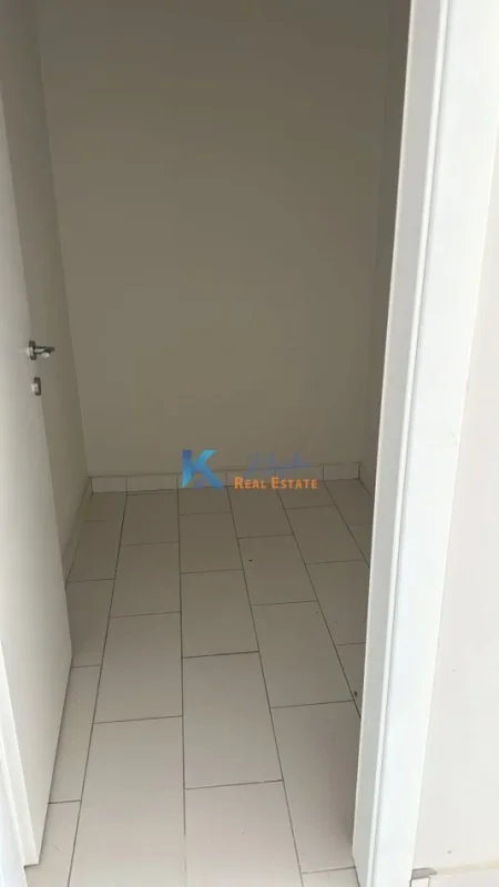 Tirane, jap me qera apartament 1+1+Ballkon Kati 11, 70 m² 400 € (1+1+depo per qira te kompleksi Golden Park)