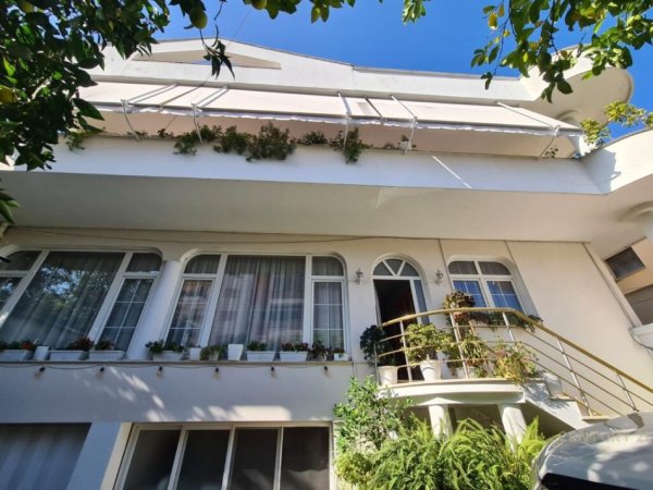 Tirane, jepet me qera Vile 3 Katshe Kati 3, 450 m² 2.500 € (Selvia)