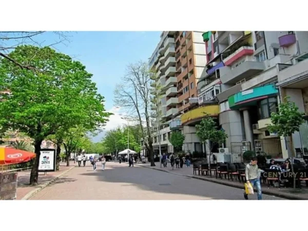 Tirane, jepet me qera apartament 2+1+Aneks+Ballkon , 107 m² 1.200 € (BLLOK)