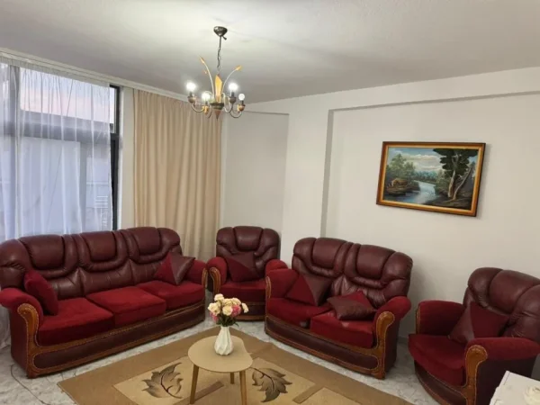 Tirane, jepet me qera apartament 2+1+Ballkon Kati 3, 100 m² 600 € (Rruga Ferit Xhajko , te ish restorant durrsi)
