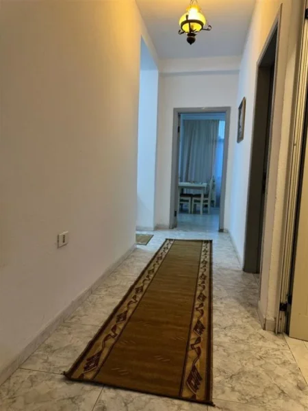 Tirane, jepet me qera apartament 2+1+Ballkon Kati 3, 100 m² 600 € (Rruga Ferit Xhajko , te ish restorant durrsi)