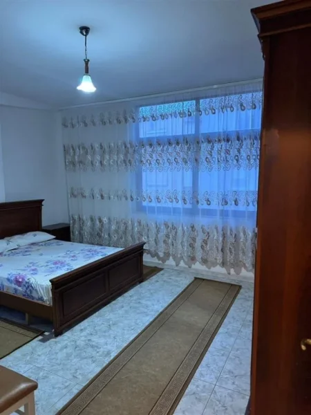 Tirane, jepet me qera apartament 2+1+Ballkon Kati 3, 100 m² 600 € (Rruga Ferit Xhajko , te ish restorant durrsi)