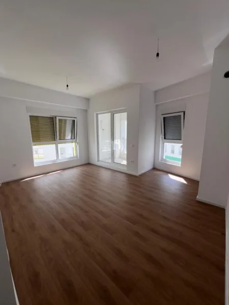 Tirane, shitet apartament 1+1+Ballkon Kati 5, 65 m² 90.000 € (Ali Dem kompleksi KAIMI)