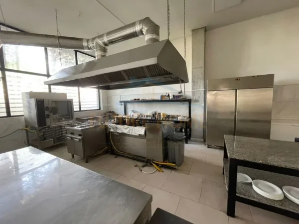 Durres, shitet bar-resorant Kati 0, 1.300 m² 120.000 € (Gjiri I Lalzit)