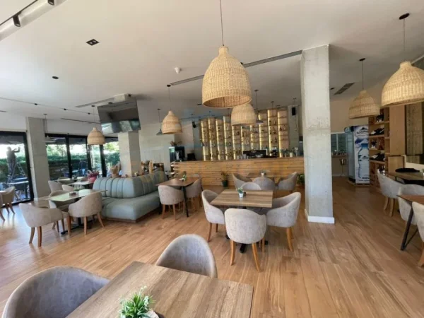 Durres, shitet bar-resorant Kati 0, 1.300 m² 120.000 € (Gjiri I Lalzit)