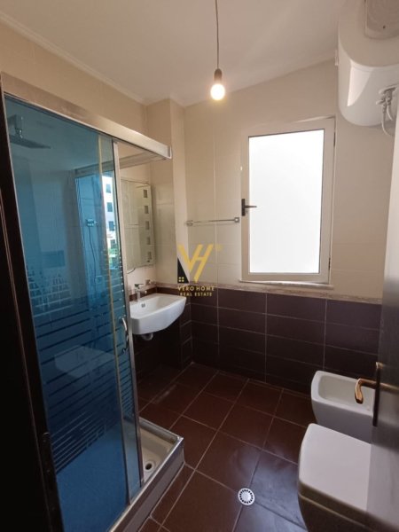 Tirane, jepet me qera apartament 2+1+Ballkon Kati 3, 110 m² 650 € (KODRA E DIELLIT)