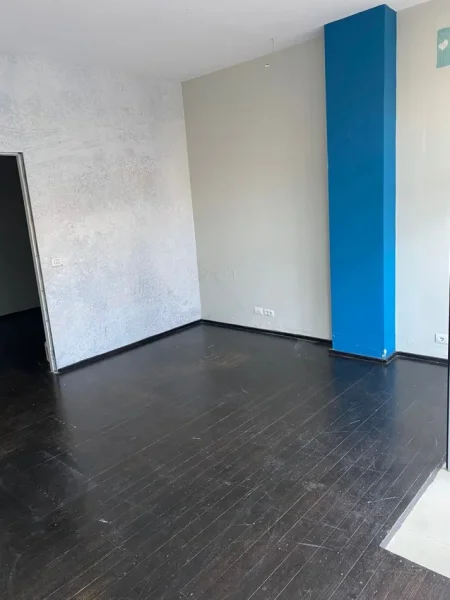 Tirane, jepet me qera dyqan Kati 0, 48 m² 450 € (DON BOSKO)