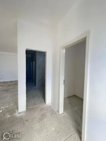 Tirane, jepet me qera ambjent biznesi Kati 0, 220 m² 2.000 € (ASTIR)