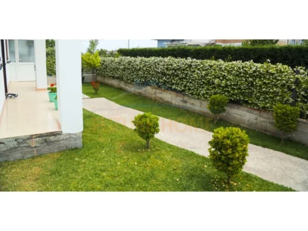 Durres, shitet apartament 2+1 Kati 0, 266 m² 120.000 € (Sukth)