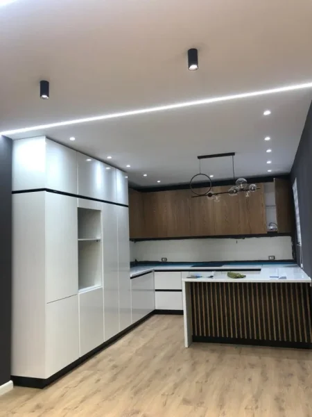 Tirane, jepet me qera apartament 2+1+Aneks+Ballkon Kati 6, 90 m² 500 € (rruga 5 maj)