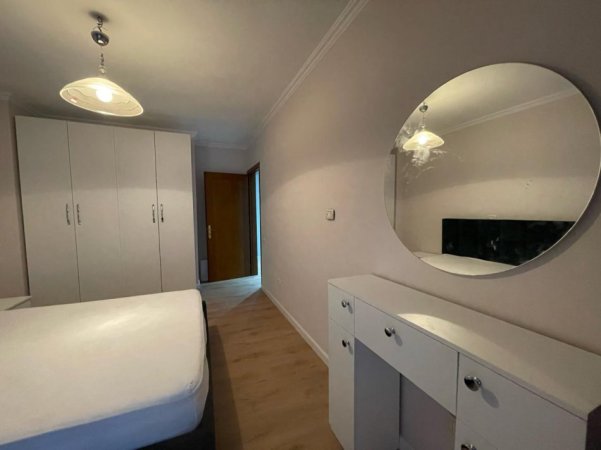 Tirane, jepet me qera apartament 2+1+Aneks+Ballkon Kati 6, 90 m² 500 € (rruga 5 maj)