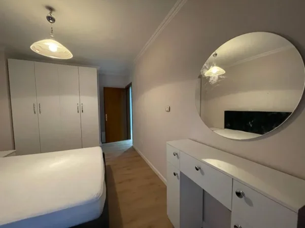 Tirane, jepet me qera apartament 2+1+Aneks+Ballkon Kati 6, 90 m² 500 € (rruga 5 maj)