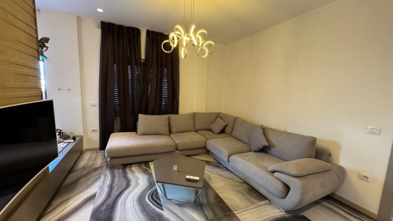 Tirane, jepet me qera apartament 1+1+Ballkon Kati 3, 120 m² 1.100 € (Zogu i zi)