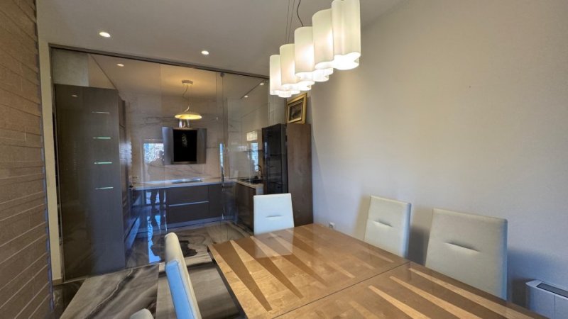 Tirane, jepet me qera apartament 1+1+Ballkon Kati 3, 120 m² 1.100 € (Zogu i zi)