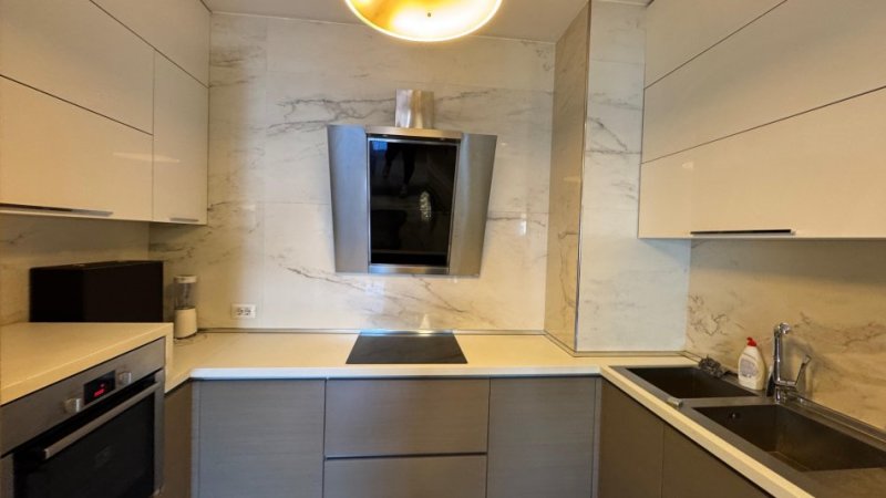 Tirane, jepet me qera apartament 1+1+Ballkon Kati 3, 120 m² 1.100 € (Zogu i zi)
