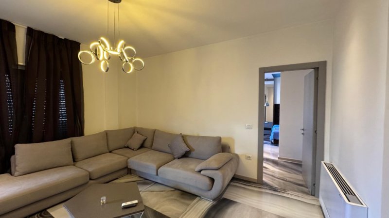 Tirane, jepet me qera apartament 1+1+Ballkon Kati 3, 120 m² 1.100 € (Zogu i zi)