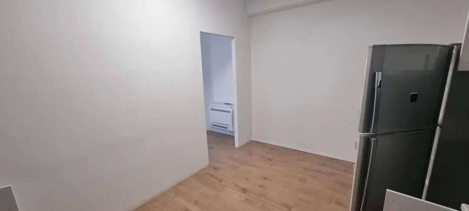 Tirane, jepet me qera zyre Kati 4, 118 m² 1.400 € (bllok)