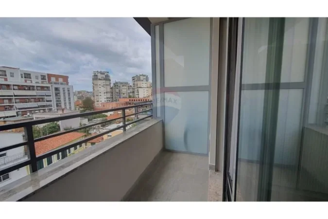 Tirane, jepet me qera garsonier Kati 4, 70 m² 500 € (Pazari i ri)