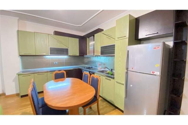 Tirane, jepet me qera apartament 2+1 117 m² 500 Euro (rruga elbasanit)