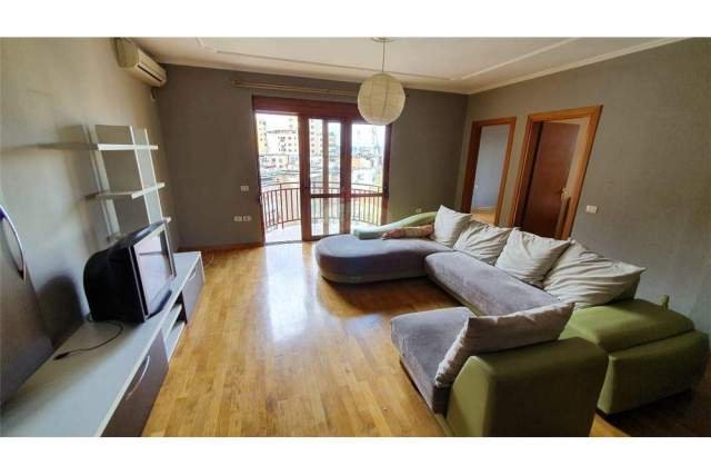 Tirane, jepet me qera apartament 2+1 117 m² 500 Euro (rruga elbasanit)
