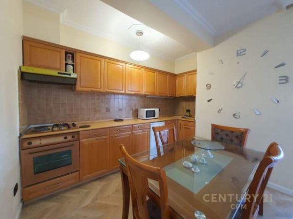 Tirane, jepet me qira apartament 3+1+BLK Kati 8, 135 m² 600 Euro (Tek Ish Ekspozita)