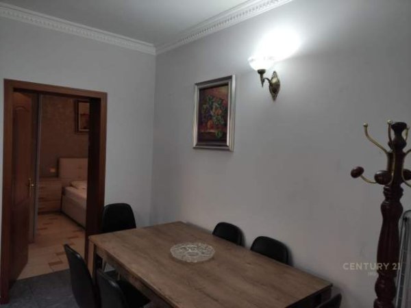 Tirane, jepet me qira apartament 2+1 Kati 5, 70 m² 550 Euro (Bardhok Biba)