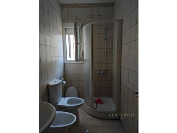 Tirane, jepet me qira apartament 2+1 Kati 5, 70 m² 550 Euro (Bardhok Biba)