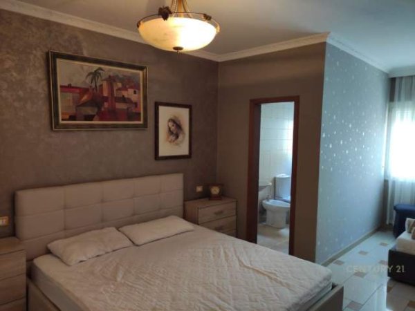 Tirane, jepet me qira apartament 2+1 Kati 5, 70 m² 550 Euro (Bardhok Biba)