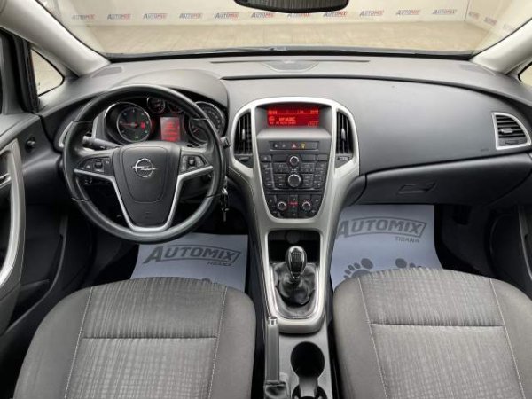 Tirane, shes makine Opel astra Viti 2010, 5.300 Euro