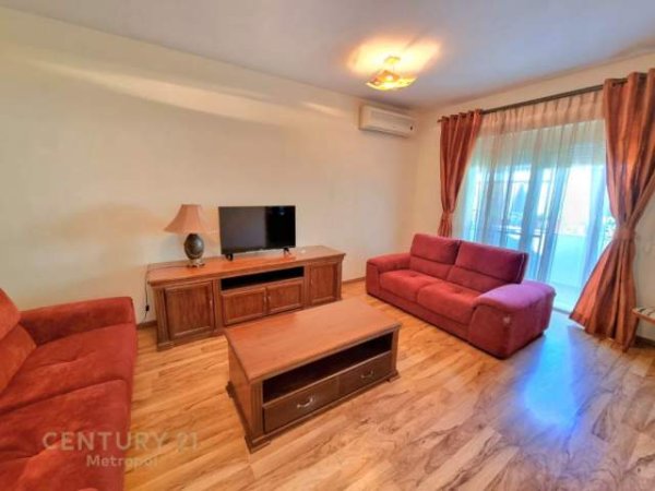Tirane, jepet me qera apartament 3+1 Kati 2, 99 m² 400 Euro (Siri Kodra)