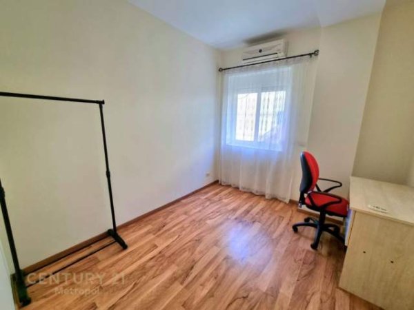 Tirane, jepet me qera apartament 3+1 Kati 2, 99 m² 400 Euro (Siri Kodra)