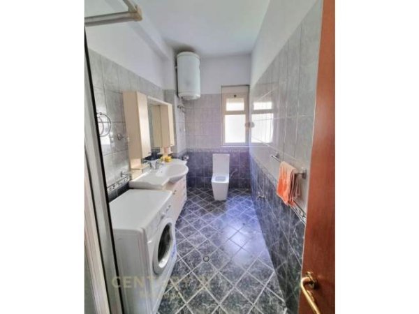 Tirane, jepet me qera apartament 3+1 Kati 2, 99 m² 400 Euro (Siri Kodra)