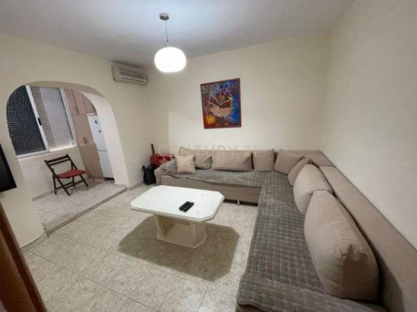 Tirane, jepet me qera apartament 1+1 Kati 2, 65 m² 300 Euro (VASIL SHANTO)