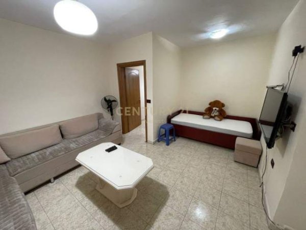 Tirane, jepet me qera apartament 1+1 Kati 2, 65 m² 300 Euro (VASIL SHANTO)