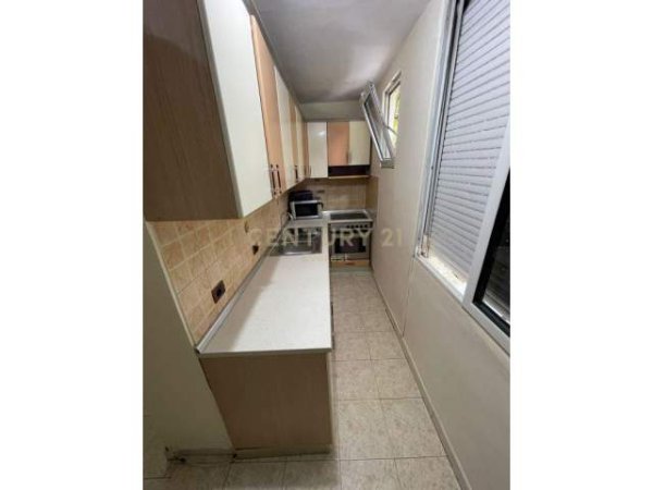 Tirane, jepet me qera apartament 1+1 Kati 2, 65 m² 300 Euro (VASIL SHANTO)