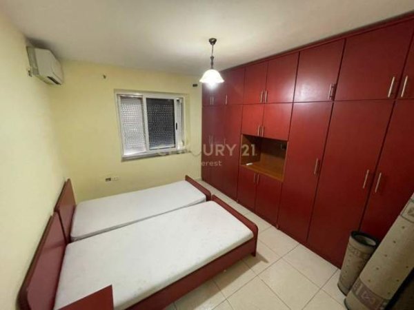 Tirane, jepet me qera apartament 1+1 Kati 2, 65 m² 300 Euro (VASIL SHANTO)