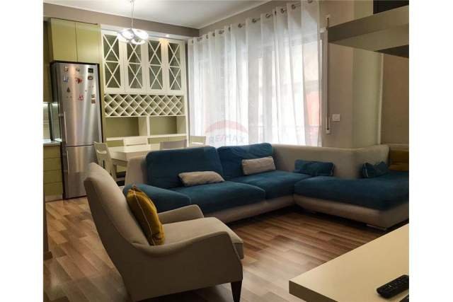 Tirane, jepet me qera apartament 2+1 105 m² 600 Euro (rruga kavajes)