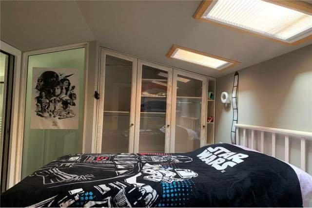 Tirane, jepet me qera apartament 3+1 Kati 4, 180 m² 1.000 Euro (kopshti zologjik)
